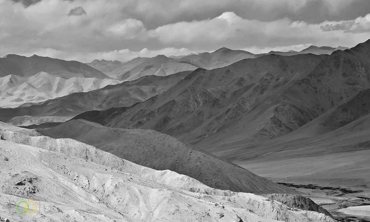 Endless mountain waves, way to Uming La 